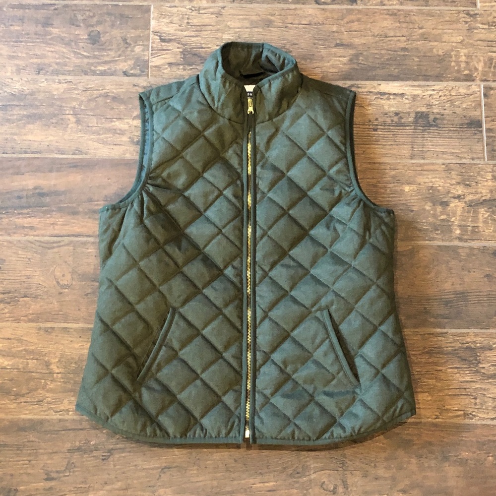 Old Navy olive green quilted vest, size large
